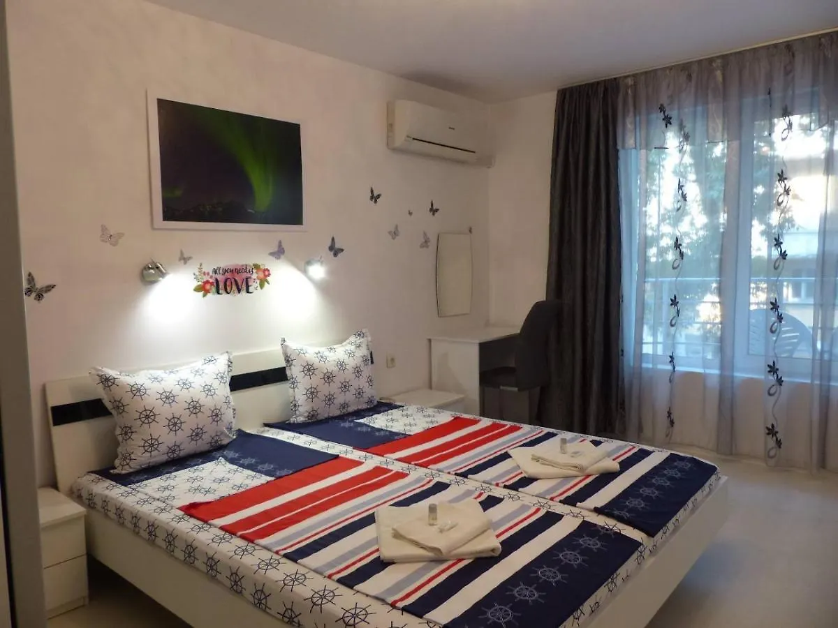 Apartament Holiday ブルガス